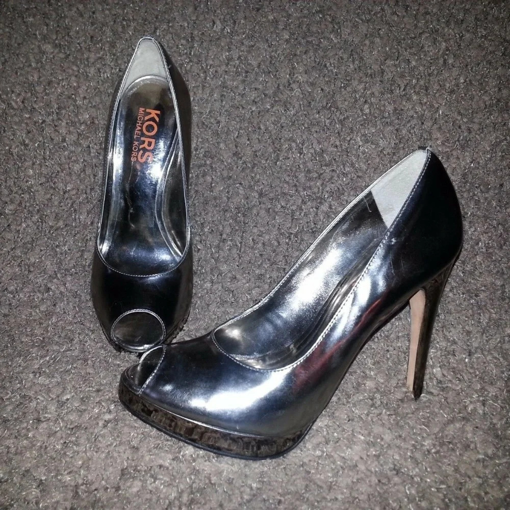 MICHAEL KORS Silver Patent Leather-Platform